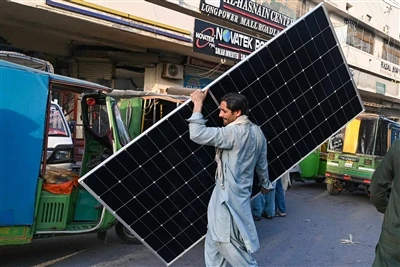 Pakistan globe podjetij za lupine ₨ 111 milijard za uvozno goljufijo na sončn...